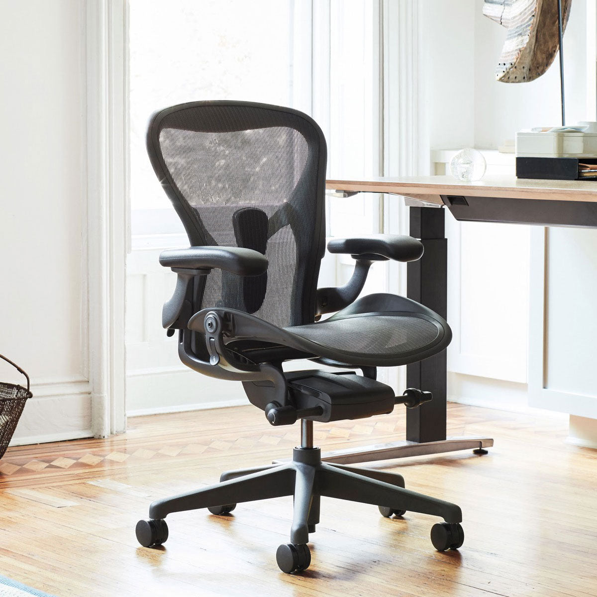 Herman Miller アーロンチェア Cサイズ グラファイト