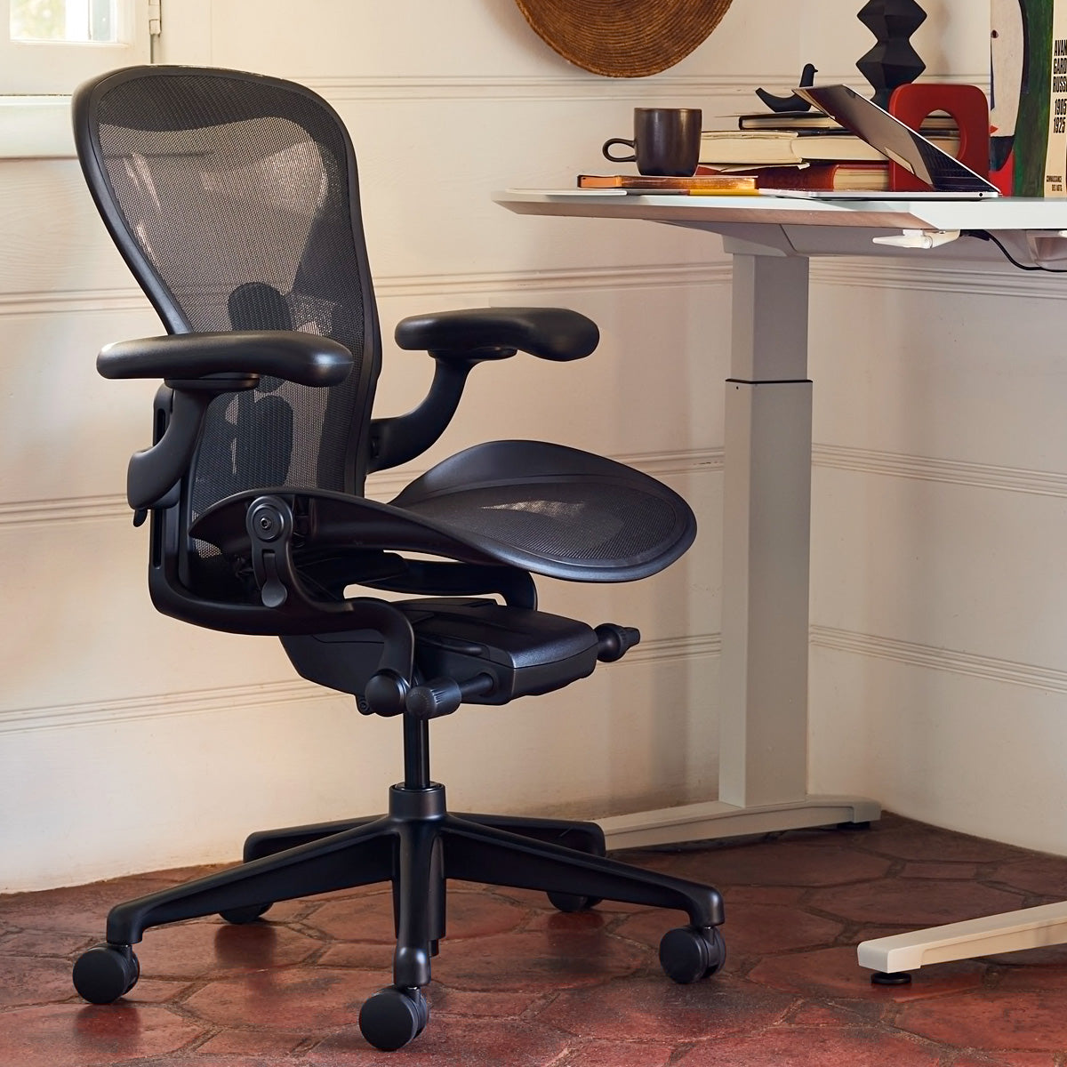 アーロンチェア Bサイズ オニキス Aeron Chair ONYX Herman Miller - THE CHAIR SHOP